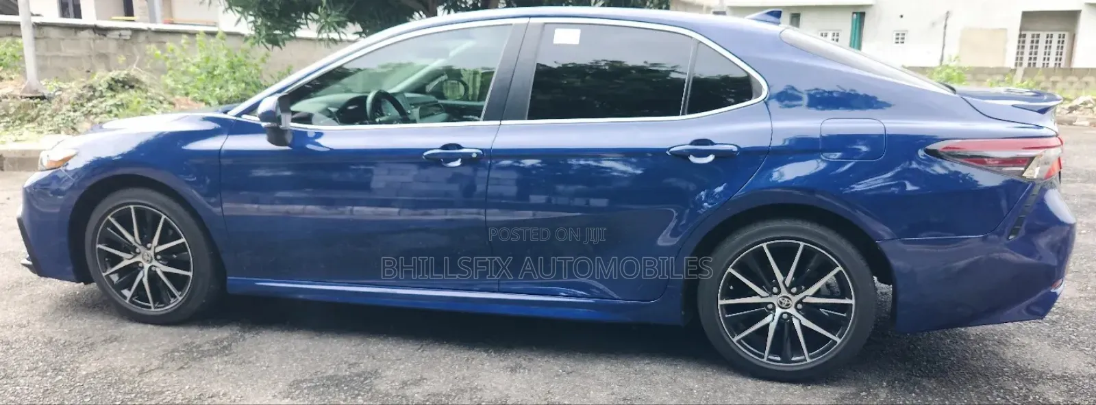 Toyota Camry SE 2023 Blue