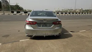 Toyota Camry SE FWD 2020 Silver