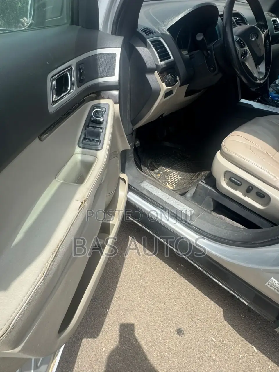 Ford Explorer 2011 Silver