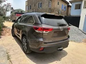 Toyota Highlander XLE 2019 Gray