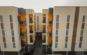 1bdrm Block of Flats in Chevron for rent