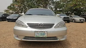 Toyota Camry XLE 4dr Sedan (2.4L 4cyl 4A) 2004 Silver
