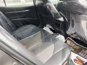 Toyota Camry SE (2.5L 4cyl 8A) 2019 Gray