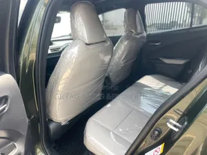 Lexus UX 250h 2020 Green