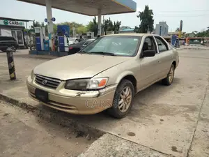Toyota Camry 2001 Gold