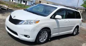 Toyota Sienna XLE 8 Passenger 2011 White
