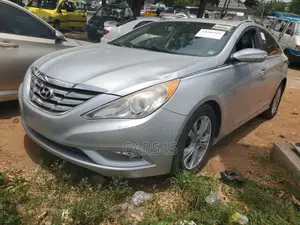 Hyundai Sonata Limited Sedan FWD (2.4L 4cyl 6A) 2013 Silver