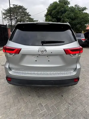 Toyota Highlander XLE 2019 Silver