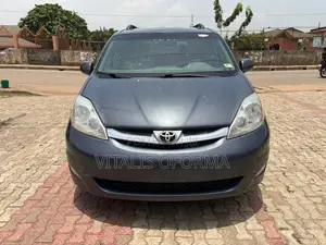 Toyota Sienna XLE Limited 4WD 2008 Gray