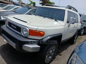 Toyota FJ Cruiser 4x4 Automatic 2012 White