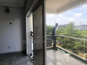 3bdrm Block of Flats in Victoria Island Extension for rent