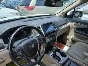 Honda Pilot Touring 4dr SUV (3.5L 6cyl 9A) 2016 White