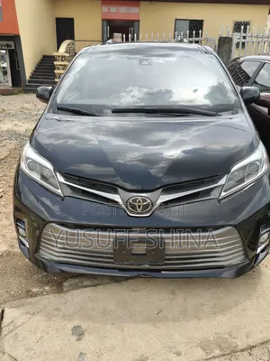 Toyota Sienna XLE (3.5L 6cyl 8A) 2018 Black