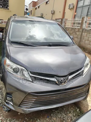 Toyota Sienna XLE 8 Passenger (3.5L 6cyl 6A) 2016 Gray