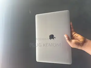 Laptop Apple MacBook Pro 2022 M2 8GB Apple M2 SSD 256GB