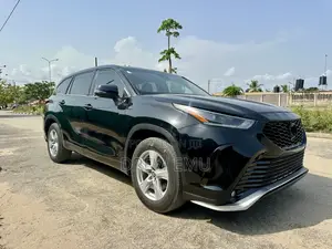 Toyota Highlander LE 2021 Black