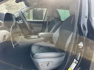Toyota Highlander LE 2021 Black