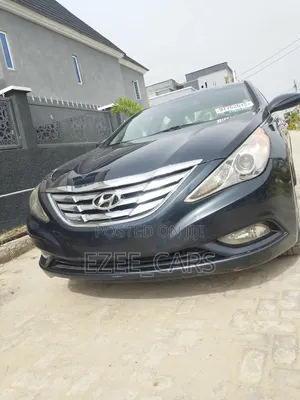 Hyundai Sonata GLS Sedan FWD (2.4L 4cyl 6A) 2012 Blue