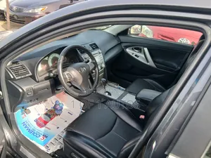 Toyota Camry SE 4dr Sedan (2.5L 4cyl 6A) 2011 Gray
