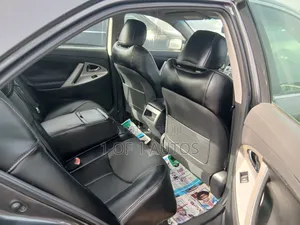 Toyota Camry SE 4dr Sedan (2.5L 4cyl 6A) 2011 Gray