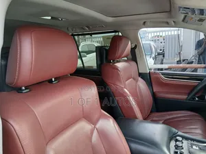 Lexus LX 570 AWD 2019 White