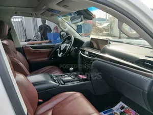 Lexus LX 570 AWD 2019 White