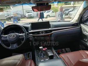 Lexus LX 570 AWD 2019 White