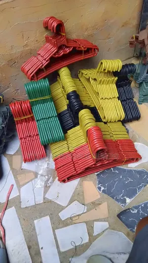 Ordinary Simple Plastic Hanger