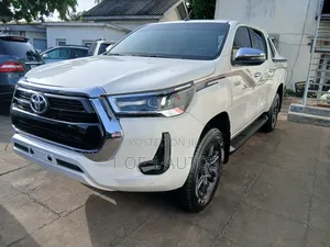 Toyota Hilux 2023 White