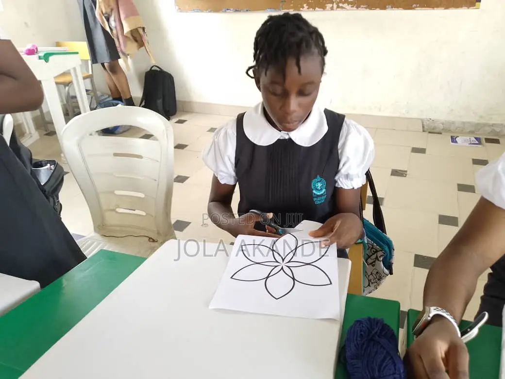 Art and Crafts Instructor