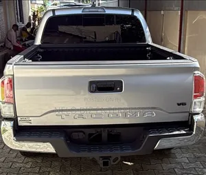 Toyota Tacoma 2021 Silver