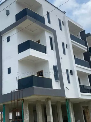 3bdrm Apartment in Bakare Estate, Off Lekki-Epe Expressway for sale