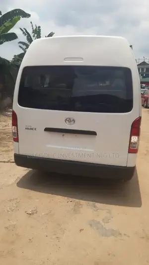 Toyota HiAce 2010 White