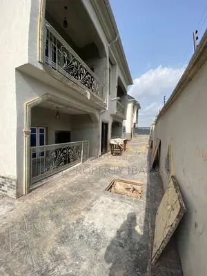 3bdrm Apartment in Okebadan Off Akala, Ibadan for rent