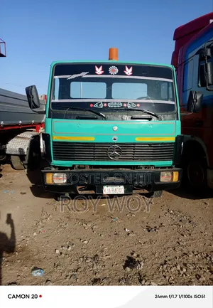 Distress Benz 814 Truck