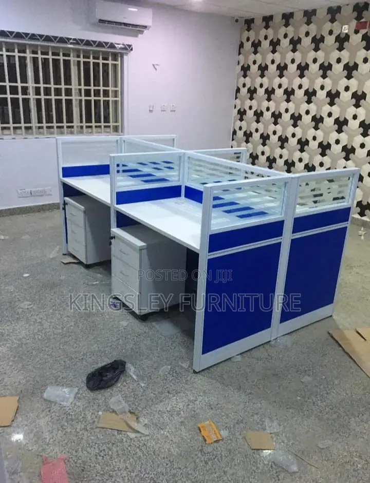 4 Sitter Work Station With Storage
