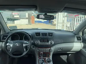 Toyota Highlander Limited 2012 Gray