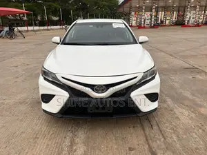 Toyota Camry SE FWD 2020 White