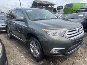 Toyota Highlander Limited 3.5l 4WD 2013 Green