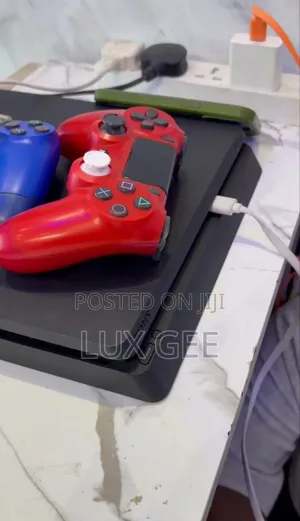 Playstation 4 Slim