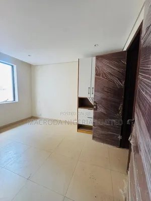 A Tastefully Finished 3 Bedroom Office Space