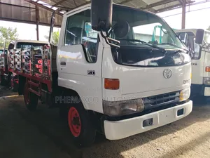 Toyota Dyna200 4 Tires