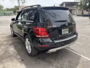 Mercedes-Benz GLK-Class Base GLK 350 4dr AWD 4MATIC (3.5L 6cyl 7A) 2015