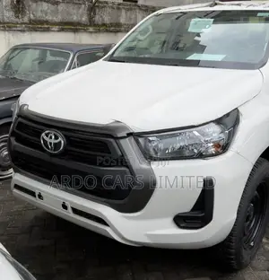 New Toyota Hilux 2025 Pearl