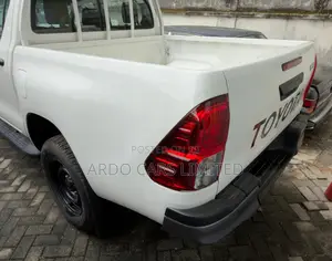 New Toyota Hilux 2025 Pearl