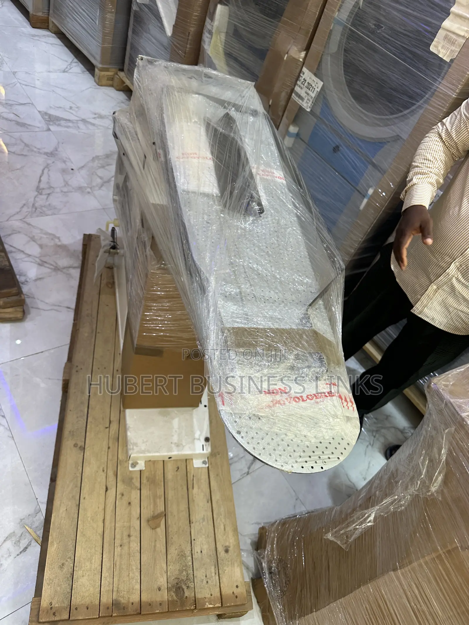 Electrolux Finishing Table With Steam Iron Boiler