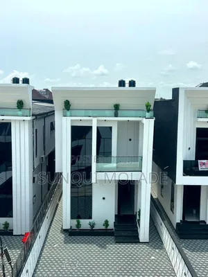 5bdrm Duplex in Chevron for sale