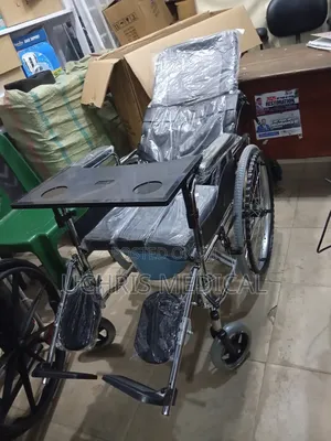 New Arrival Collapsible Commode Wheelchair