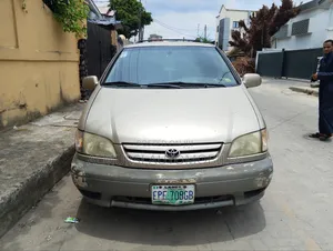 Toyota Sienna 2002 Gold