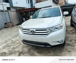 Toyota Highlander SE 2012 White